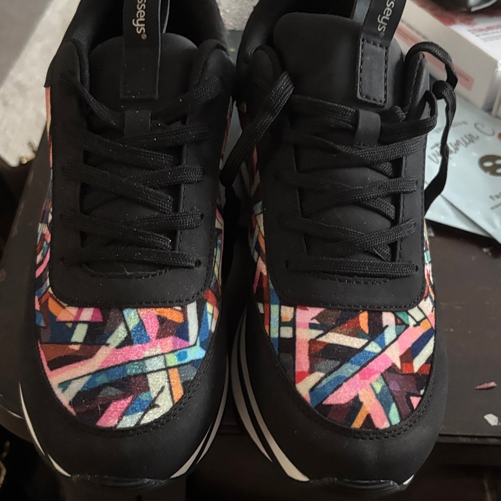 New Massey’s Colorful Geometric Sneakers Sz 10